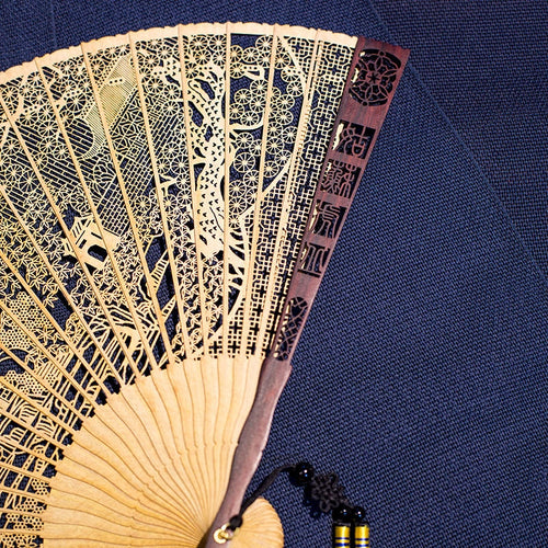 Changmen Rosewood Folding Fan - Eastern Aura detail image 2