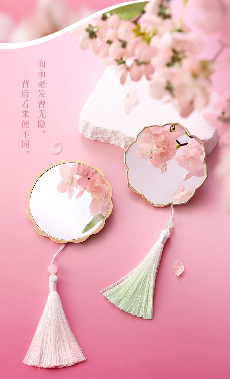 Eastern Aura Forbidden City Relief Hand Mirror — product detail image 9