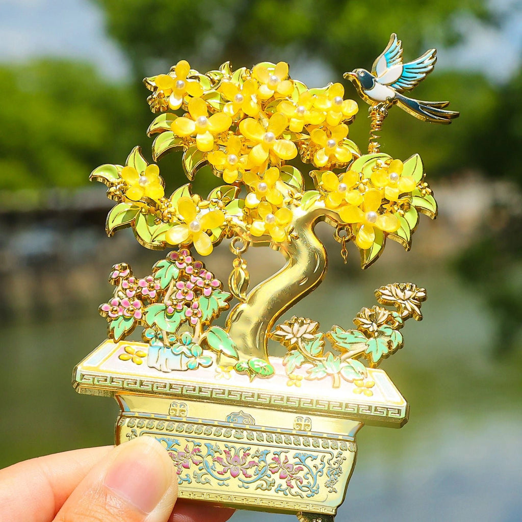 Eastern Aura Golden Laurel Heritage Art Magnet — product detail image 2