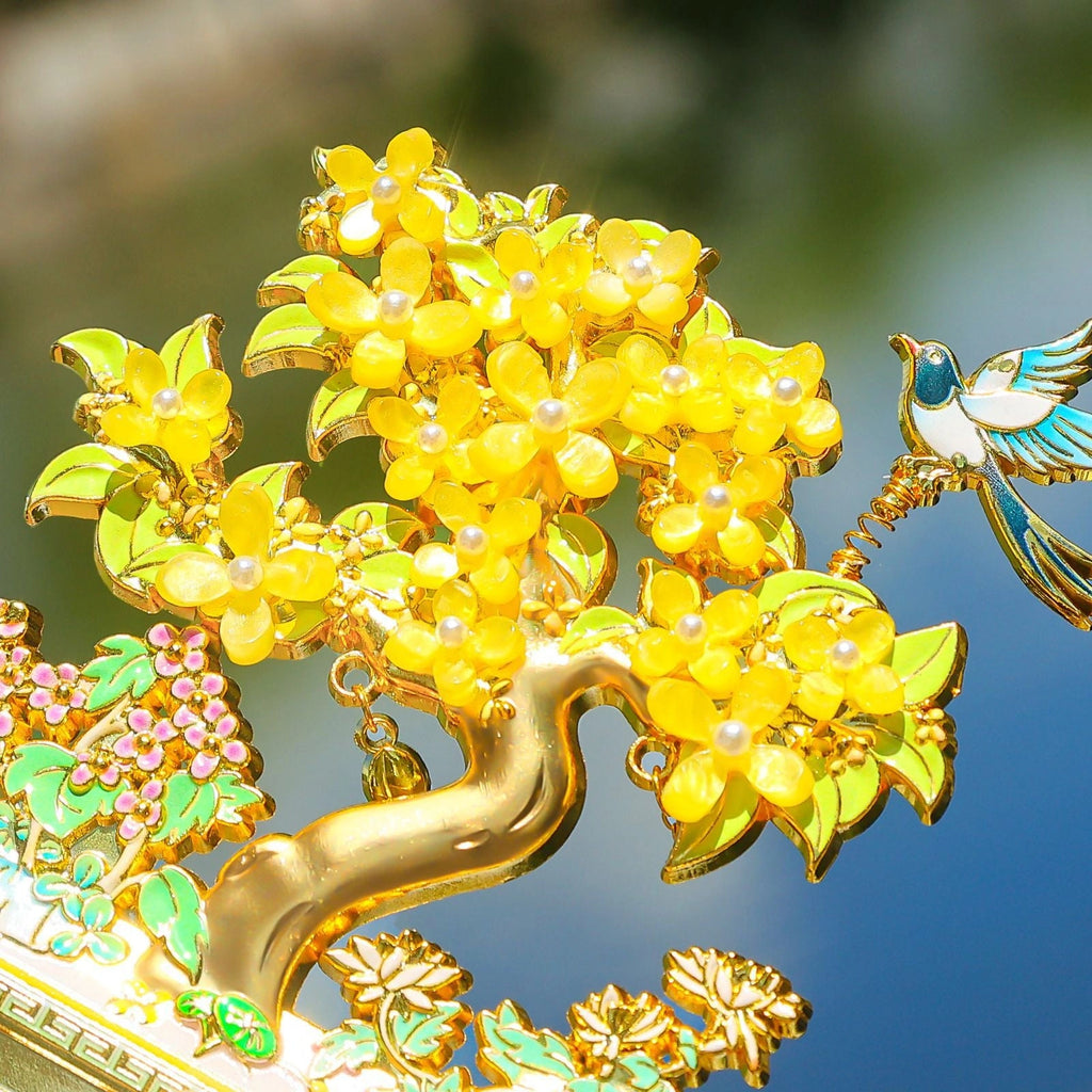 Eastern Aura Golden Laurel Heritage Art Magnet — product detail image 3